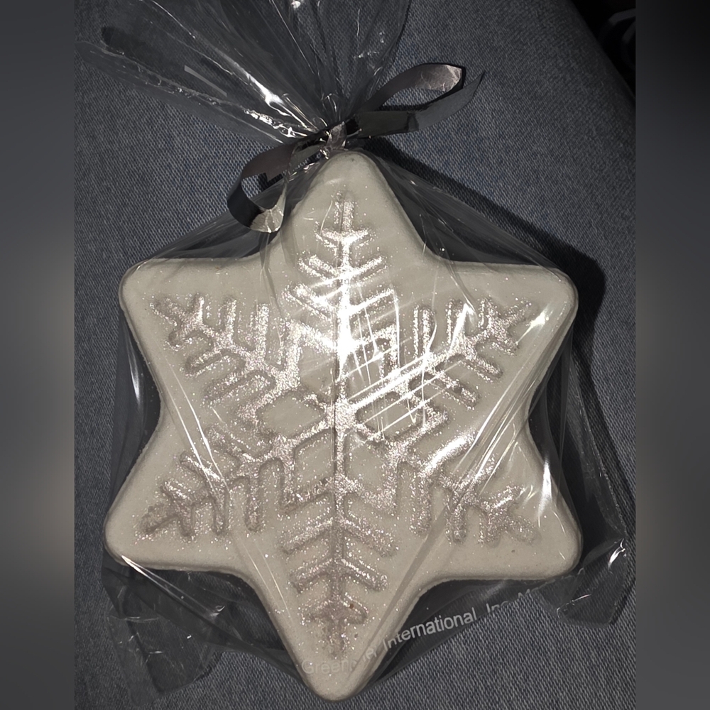 Snowflake Fizzing Bath Bomb